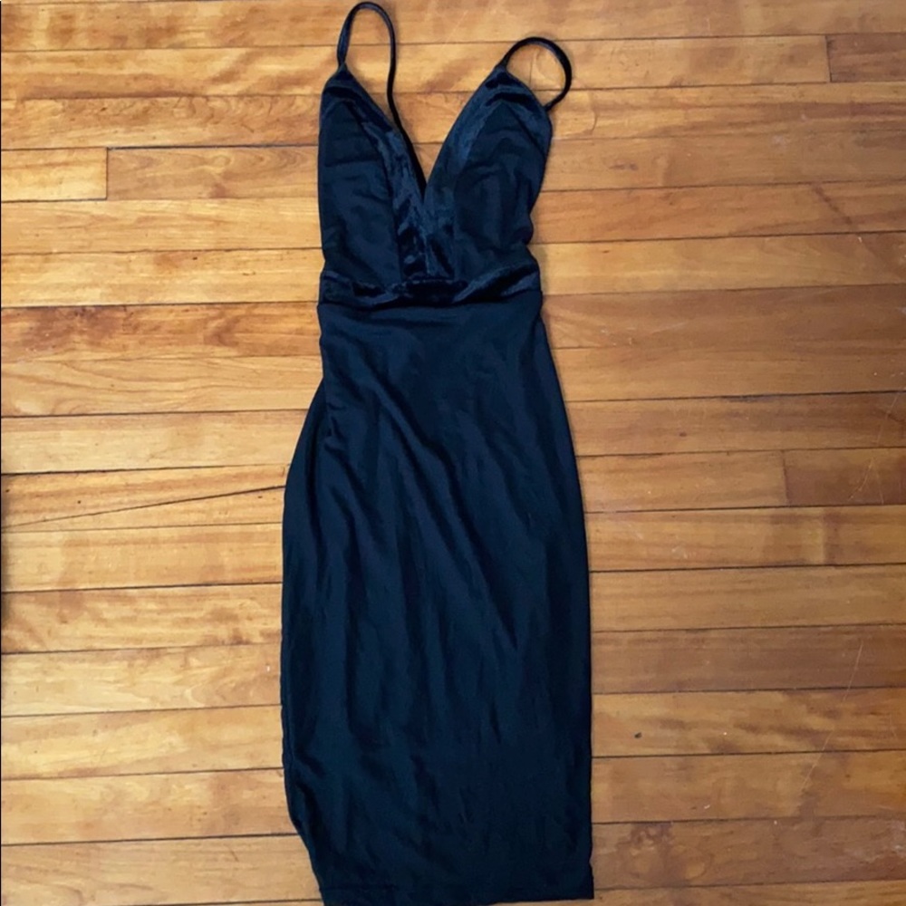 Black bodycon dress.